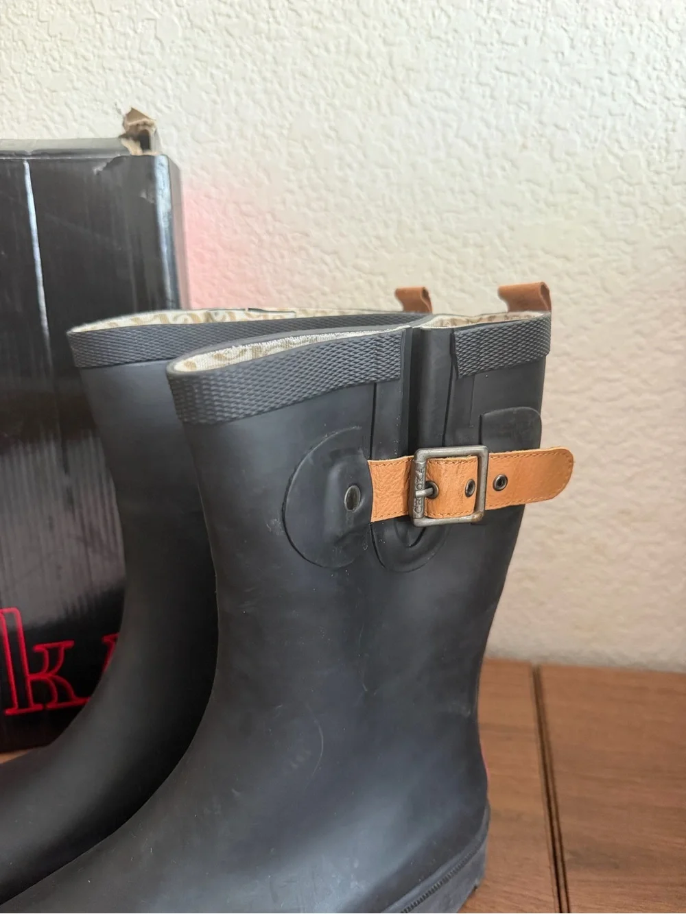 Chooka Black Rubber Mid Calf Rain Boots